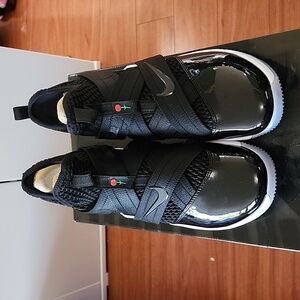 LeBron Soldier XII SFG (AO4054 005)